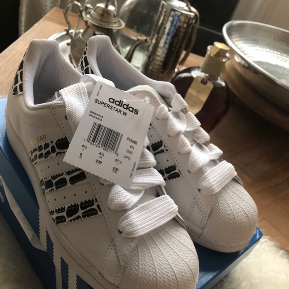 BNWT Rare Adidas Superstars Zebra Print/GOLD SZ 6! - Picture 10 of 12